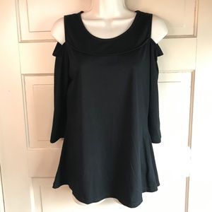 M. Wynne Black Cold Shoulder Top - Size: S